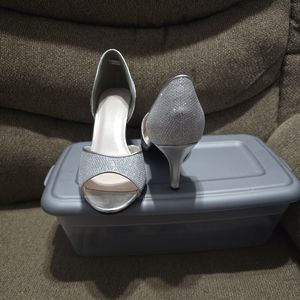 EUC David’s Bridal Wedding Shoes